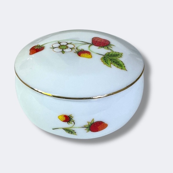 Vintage White Porcelain Trinket Box Lidded Jewelry Keeper Red Strawberry Design - Picture 2 of 16
